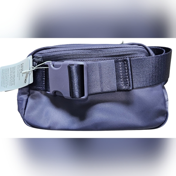 Lululemon Everwhere Belt Bag, Color NFAL (PURPLE) NEW WITH TAGS! 1L - Picture 4 of 9